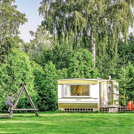 キャンプ場 Gorgeous Stacaravan In ダルウォボ